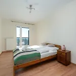 1-bedroom With Parking & Balcony By Renters Appartement