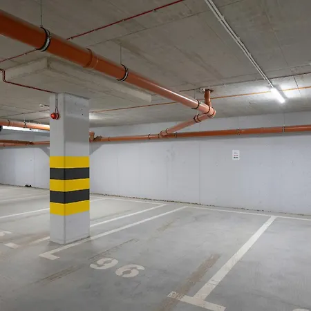 1-bedroom With Parking & Balcony By Renters Apartment