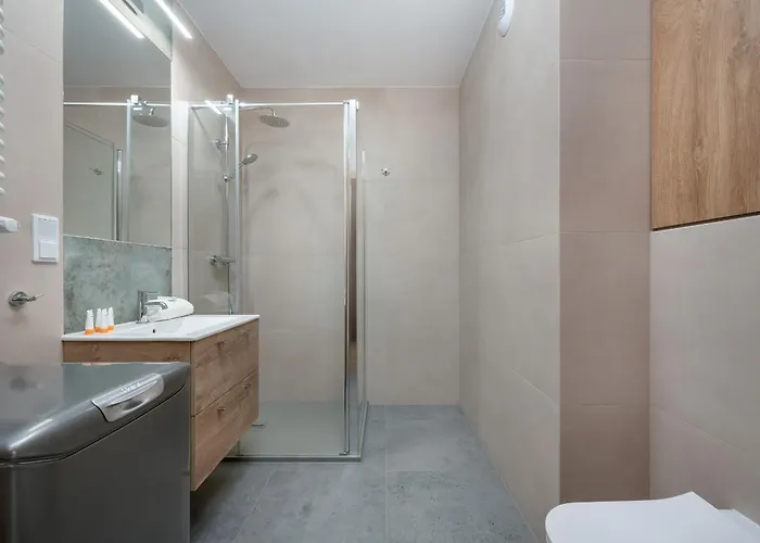 1-bedroom With Parking & Balcony By Renters