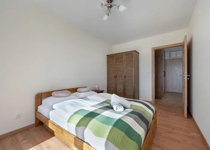 1-bedroom With Parking & Balcony By Renters *