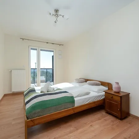 1-bedroom With Parking & Balcony By Renters Apartment