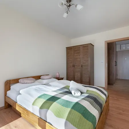 1-bedroom With Parking & Balcony By Renters *